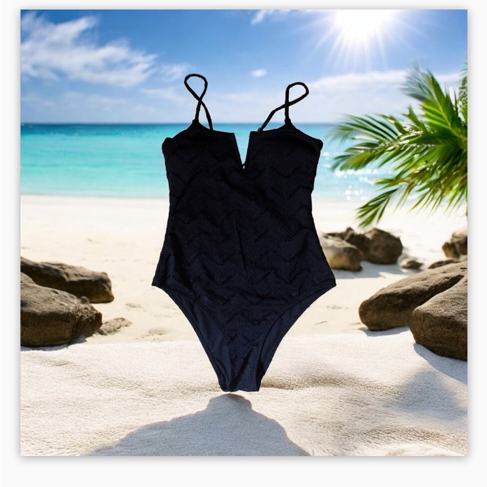 NWT  Black Crochet V-Notch One Piece Swimsuit
-Sz M-Gorgeous!! Flattering ☀️🖤​ - Picture 6 of 10